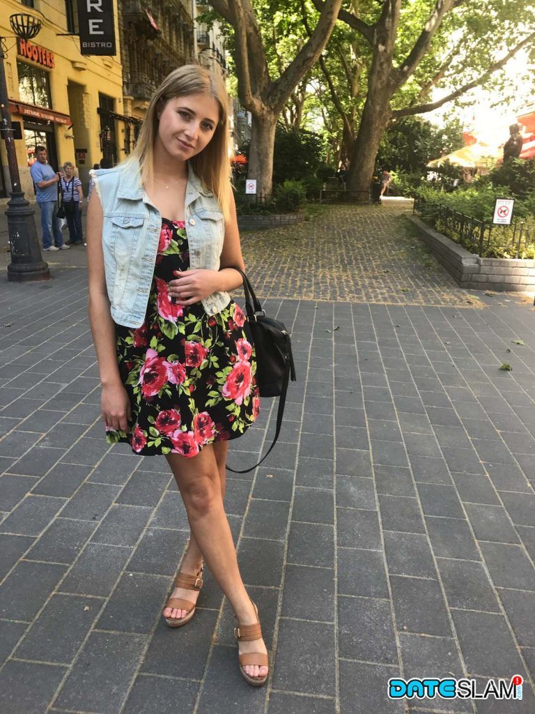 Fotos novinhas loiras peladas fazendo poses deliciosas