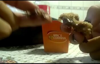 Trazdo a primeira vez com minha namorada de coxinha